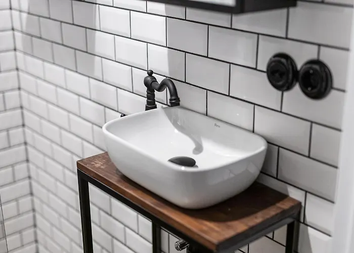 Moko - Moko - 10min Metro - 5min Mswia - 5min Sgh - 2km Wum *